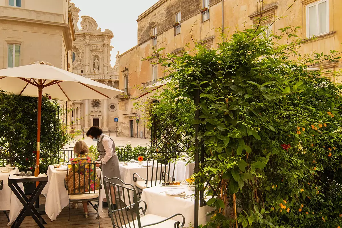 Il dehor Viaggio nel tempo e nella bellezza al Patria Palace di Lecce