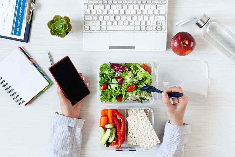 Occorre digitalizzare sempre di più l’acquisto di cibo e bevande - Pausa pranzo a casa Per gli italiani complicata e noiosa