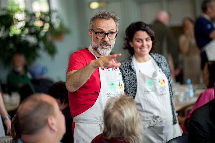 Massimo Bottura - Pavoni Italia a fianco di Food For Soul per l'apertura del Refettorio Felix Massimo Bottura - Pavoni Italia a fianco di Food For Soul per l'apertura del Refettorio Felix