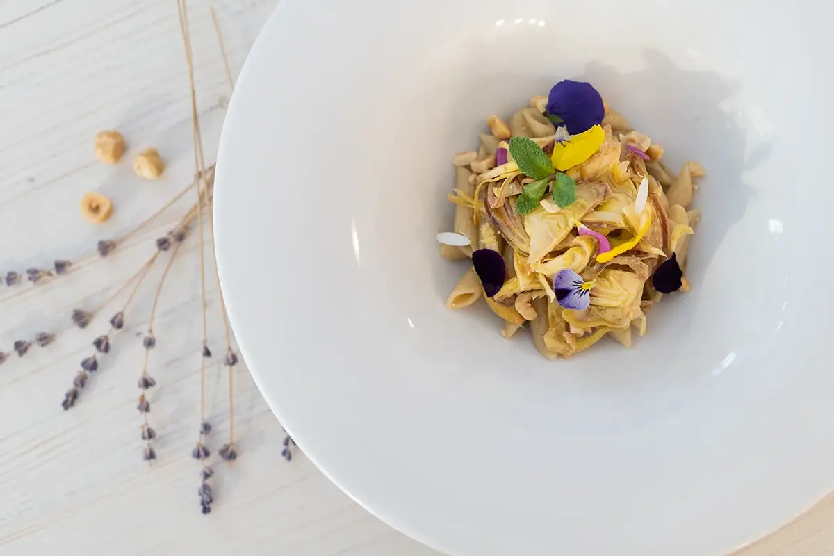 Penne Graziella Ra ai carciofi e lavanda Nelle Marche a passo slow tra pasta e notti in monastero