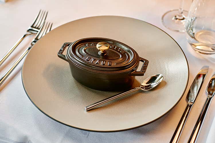 Pentole Staub: efficienza in cucina, eleganza in tavola (Pentole Staub Le mode passano, la qualit&agrave; resta)