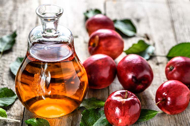 L'aceto di mele è ricco di minerali e vitamine - Perché scegliere l'aceto di mele? I benefici per salute e bellezza L'aceto di mele è ricco di minerali e vitamine - Perché scegliere l'aceto di mele? I benefici per salute e bellezza