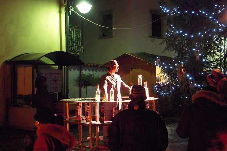 Performance live degustazioni La notte degli alambicchi accesi Performance live degustazioni La notte degli alambicchi accesi