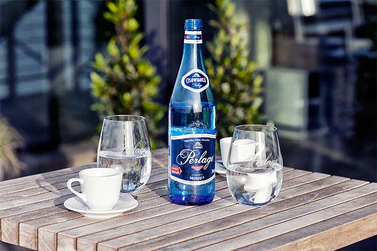 Perlage, l’acqua... da tutto pasto Il gusto incontra l’eleganza Perlage, l’acqua... da tutto pasto Il gusto incontra l’eleganza