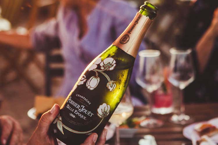 (Maison di champagne Perrier-Jouët Le bollicine arrivano a Forte dei Marmi) (Maison di champagne Perrier-Jouët Le bollicine arrivano a Forte dei Marmi)