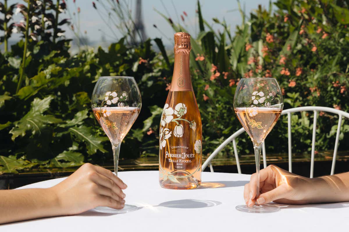 Belle Epoque Rosé 2014, da uva Chardonnay proveniente dai Grand Cru di Cramant e Avize una piccola percentuale di Pinot Noir (11%)