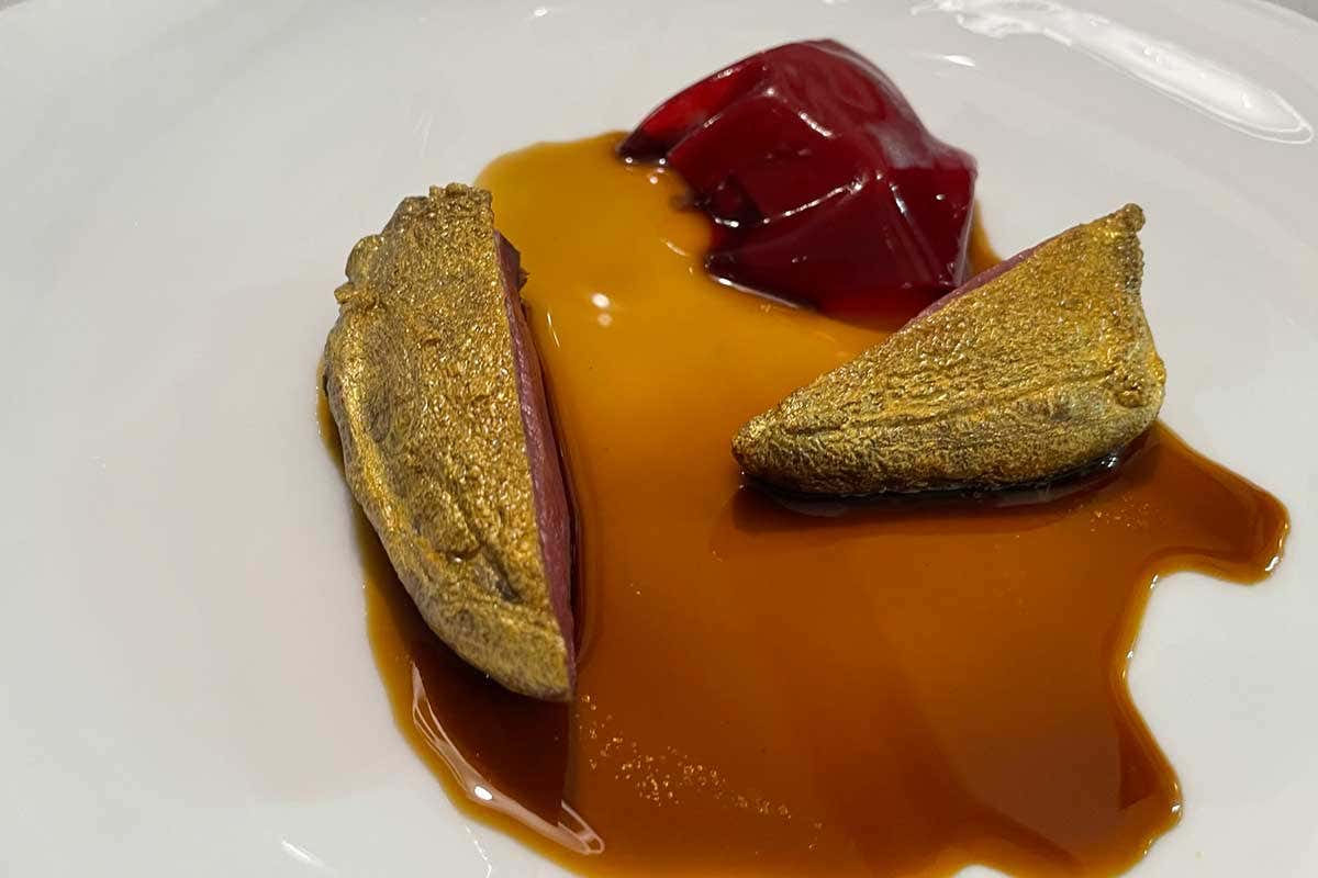 Petto di piccione marinato al latte e miele Scoprire l’alta cucina attraverso la verdura grazie a Peter Brunel