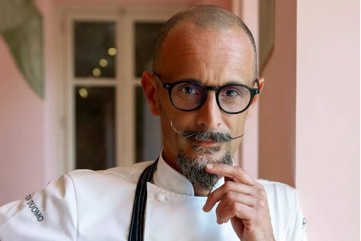 Enrico&nbsp;Crippa&nbsp;(foto Marina&nbsp;Spironetti) Ad Alba sulle tracce del tartufo bianco, il profumo che si mangia