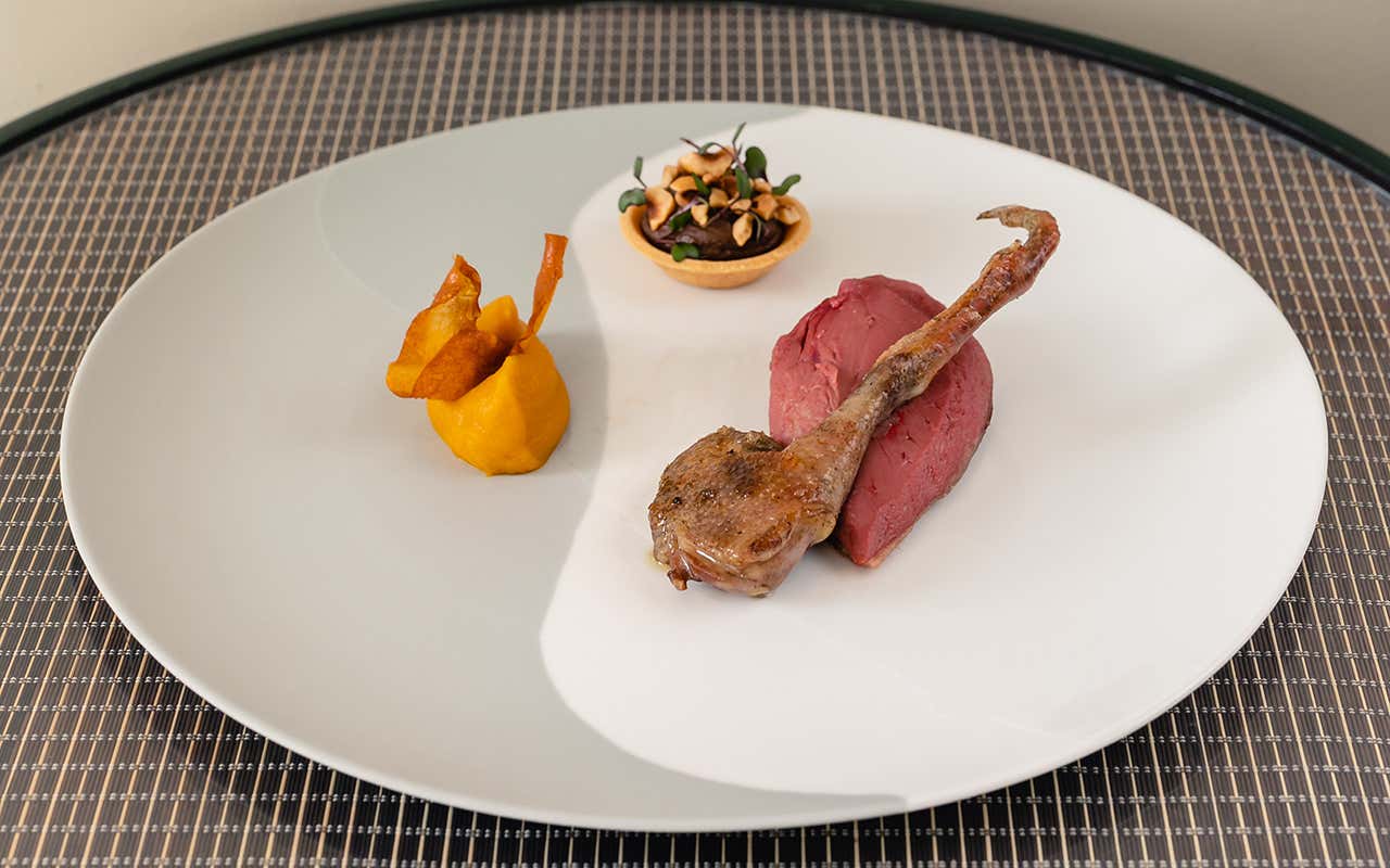 Piccione ai carboni, zucca, tamarindo. Foto: Simona Bruno Armani Hotel Milano compie 10 anni e festeggia con i piatti cult del decennio