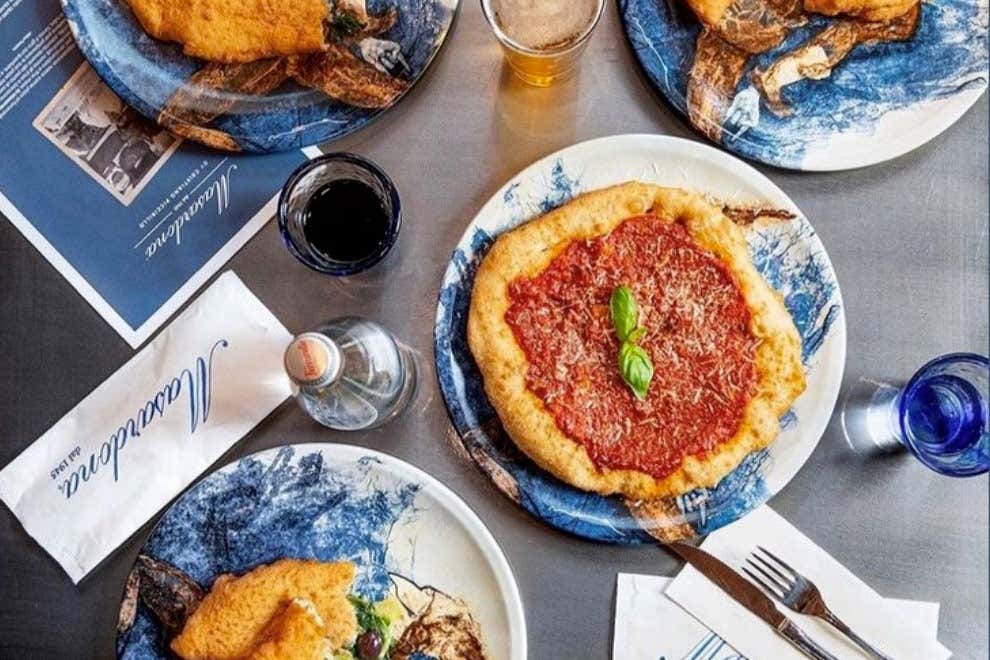 La specialità di Masardona, dal 1945, è la pizza fritta La pizza fritta di Cristiano Piccirillo s’impone anche a Roma