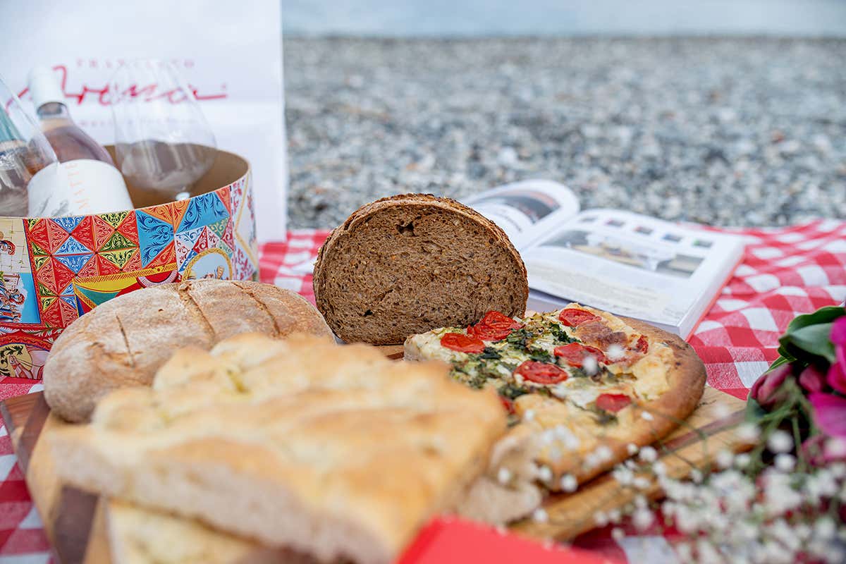 L’aperitivo cambia volto: pane artigianale e vino al posto degli snack
