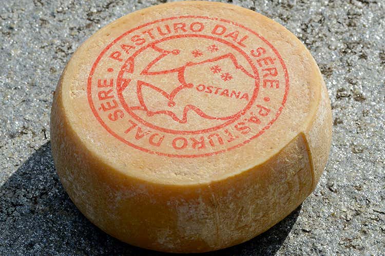 In queste aree molte sono le produzioni di formaggi - Polenta concia, selvaggina e pere &Egrave; il Piemonte di Parchi da Gustare