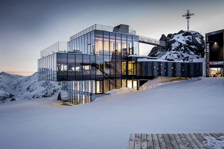 (Per la 18ª edizione di Wine am Bergal Das Central si brinda piemontese) (Per la 18ª edizione di Wine am Bergal Das Central si brinda piemontese)