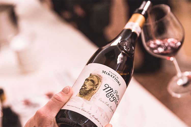 Una delle bottiglie della linea Pietre Magiche di Langhe Doc - Una collezione di Pietre Magiche per i Langhe Doc di Vigna Magica