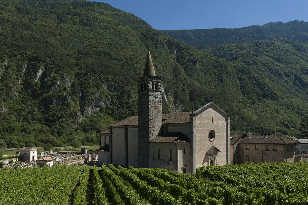 Pieve. Foto: Alberto Campanile - Archivio fotografico APT Madonna di Campiglio Pronti per un autentico viaggio slow tra alpeggi, borghi, castelli e polenta?