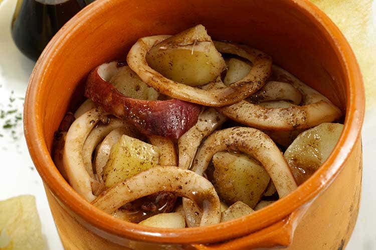 Il Pignatiello di totani di Alfonso Caputo - Pignatiello di totani e patate all’aceto invecchiato nel suo nero