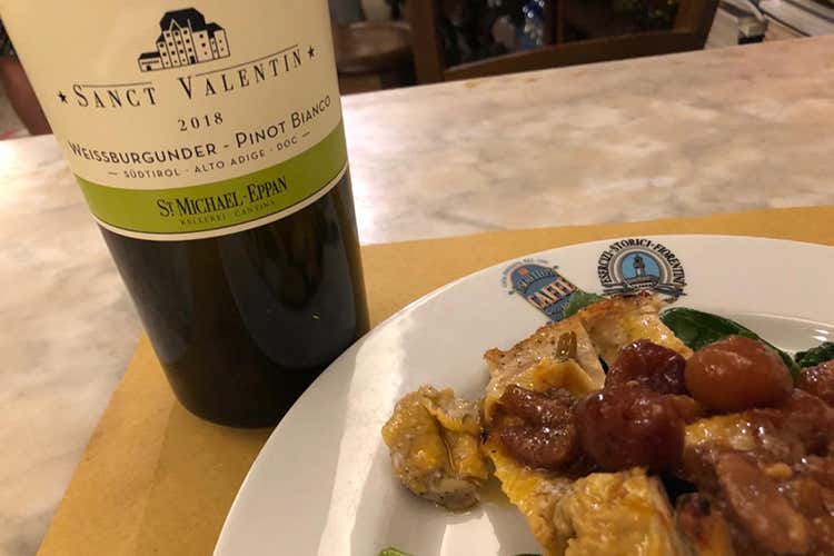 Pinot Bianco Sanct Valentin e faraona alle ciliegie Pinot Bianco Sanct Valentin e faraona alle ciliegie