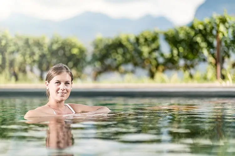 Vacanza di relax e benessere nelle strutture dei Vinum Hotels S&uuml;dtirol Le pi&ugrave; belle piscine tra i vigneti? Tappa in Alto Adige