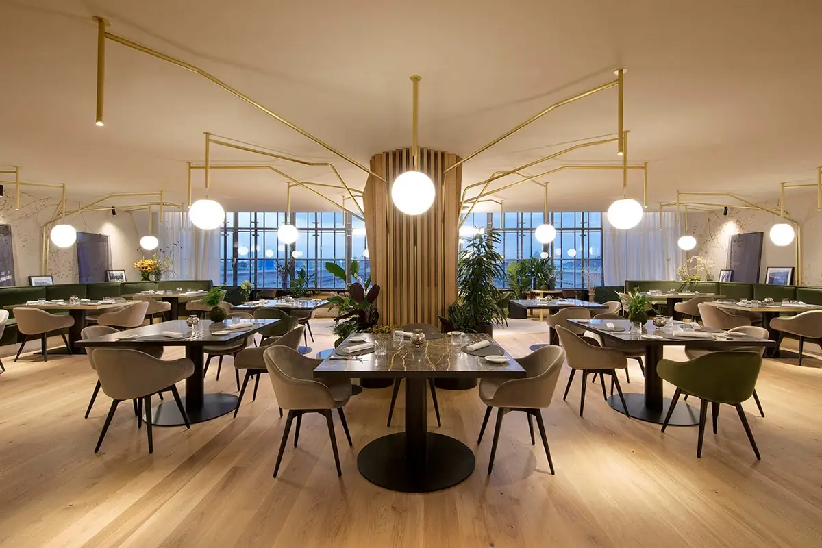 La sala del ristorante Pista Restaurant, lusso alla portata di tutti