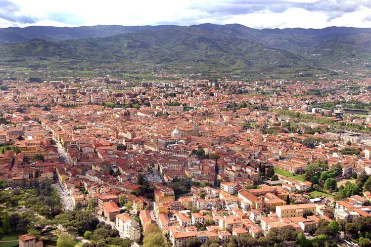 Pistoia, il gusto di una tradizione secolare Alla scoperta di prodotti e ricette tipiche Pistoia, il gusto di una tradizione secolare Alla scoperta di prodotti e ricette tipiche