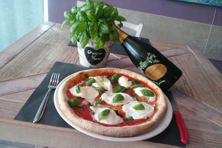 Pizza e Champagne, a Casale Monferrato un locale dove la tendenza consolidata