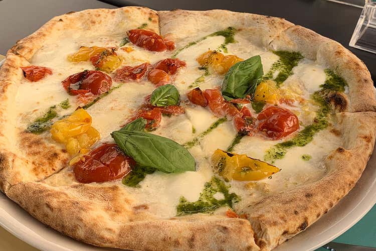 Fra rincari di energia e farine, lievita anche il prezzo della pizza