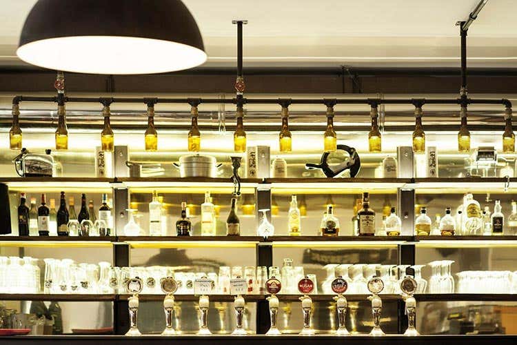 (Pizza, birra e motori Un format vincente da Officina a Roma) (Pizza, birra e motori Un format vincente da Officina a Roma)