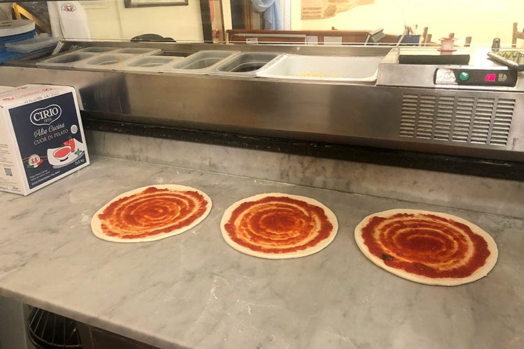 Per le pizze si utilizzano Cuor di Pelato e Cuor di Pomodoro Cirio Alta Cucina (Pizza e cucina toscana al Malborghetto di Siena)