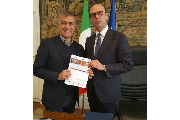 Alfonso Pecoraro Scanio e Angelino Alfano - #PizzaUnesco, il Ministro Alfano sostiene la candidatura a Patrimonio dell'umanità