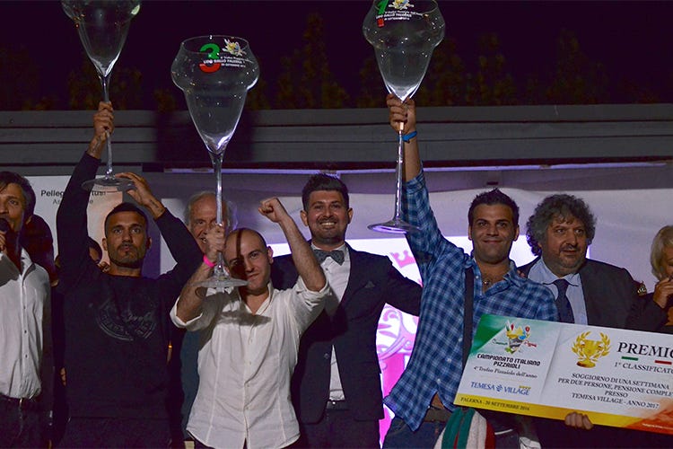 In primo piano, i tre vincitori: Massimiliano Nastasi (2° classificato), Salvatore Territo (3° classificato) e Davide Biancardi (1° classificato)