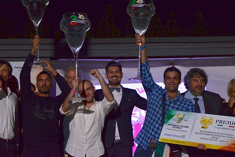 In primo piano, i tre vincitori: Massimiliano Nastasi (2° classificato), Salvatore Territo (3° classificato) e Davide Biancardi (1° classificato) In primo piano, i tre vincitori: Massimiliano Nastasi (2° classificato), Salvatore Territo (3° classificato) e Davide Biancardi (1° classificato)