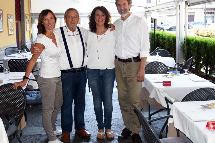 Francesca Previtali, Franco Previtali, Enrica Previtali e Gianfranco Rotini - Pizzeria Arlecchino a Bergamo 50 anni di successo per Franco Previtali