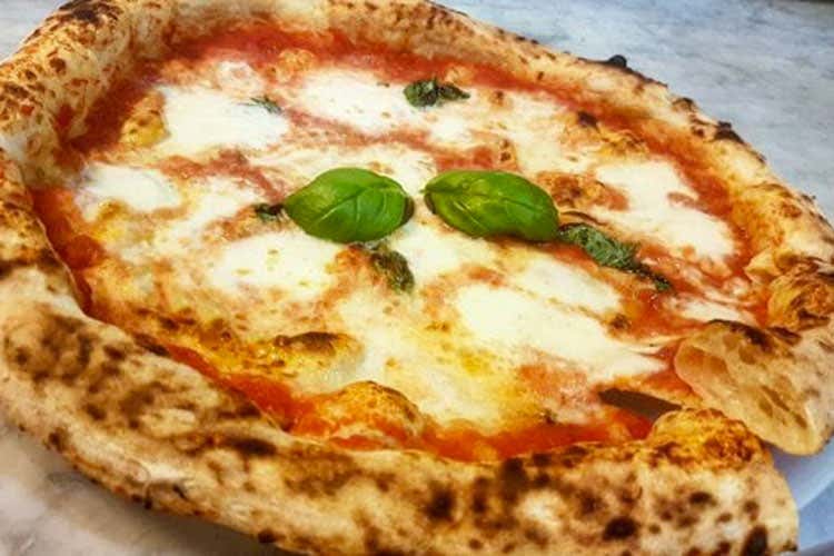 (Pizzeria La Loggetta a Caserta Riapertura tra tradizione e innovazione)