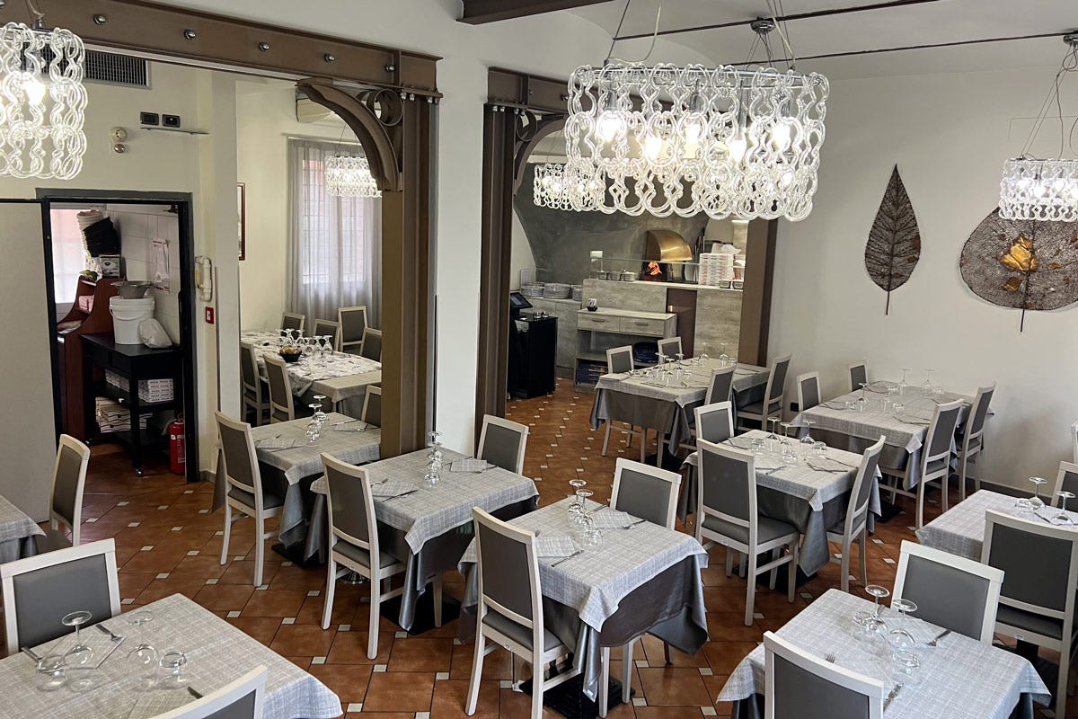 Il Ristorante Pizzeria Caruso, è stato aperto da genitori dell'attuale titolare Salvatore Acanfora a Bologna nel 1988 Ristorante Pizzeria Caruso: il pomodoro attraversa i menu