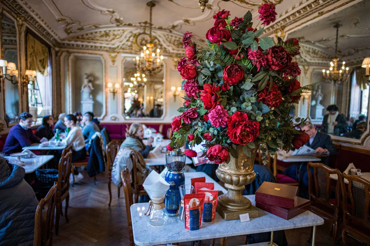 Aperitivi “da nobili” allo storico caffè Platti di Torino