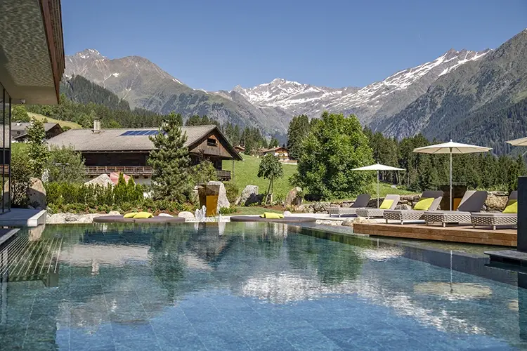 Il Plunhof racchiude in un solo abbraccio una storia antica, un&rsquo;architettura di design, un&rsquo;accoglienza calorosa Vacanza da &ldquo;egoisti&rdquo; in Alto Adige Due tappe per coccolarsi