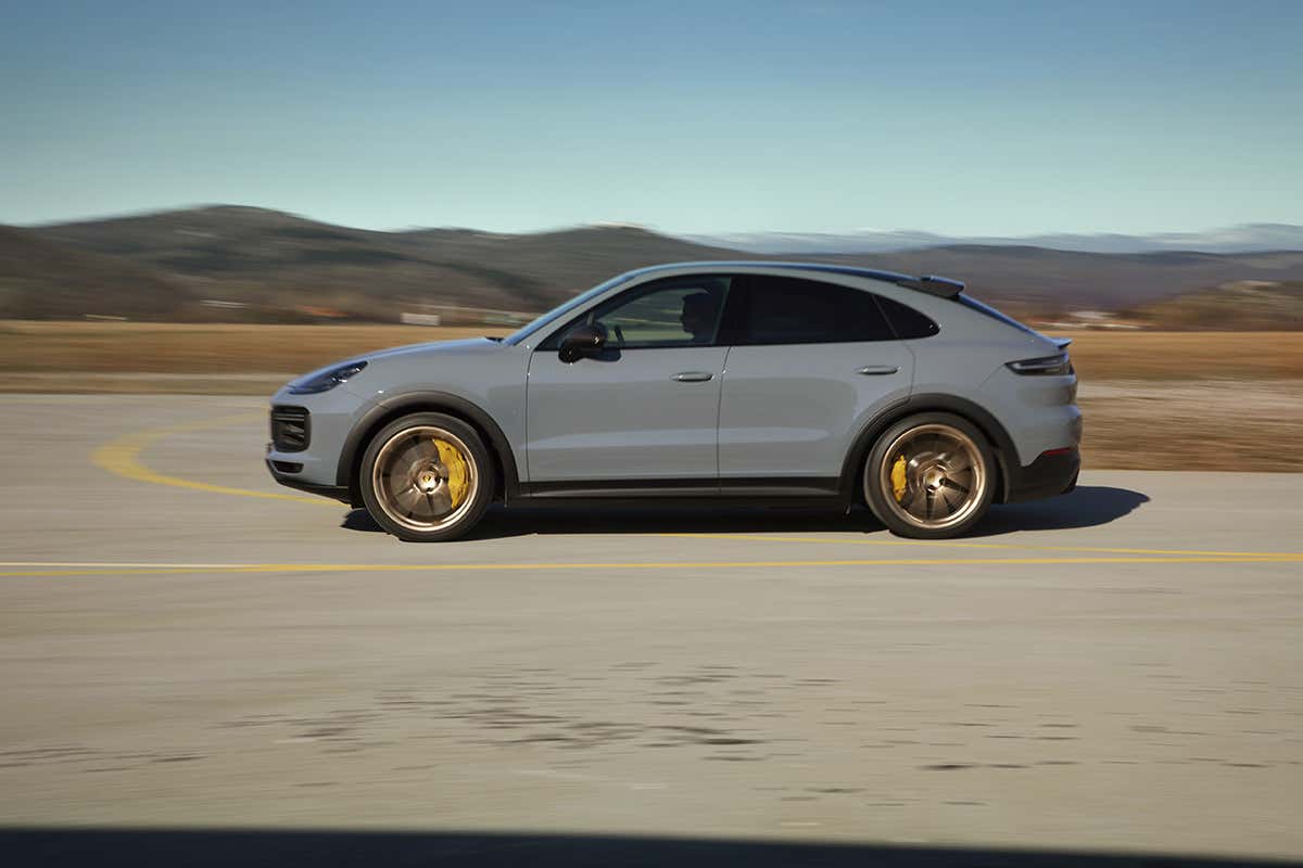La nuova Porsche Cayenne Turbo GT Avventura sulle quattro ruote con il nuovo Cayenne Turbo GT