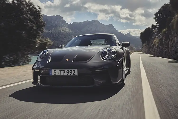La nuova Porsche 911 GT3 con pacchetto Touring Vacanze in auto con stile? Il pacchetto Touring della Porsche