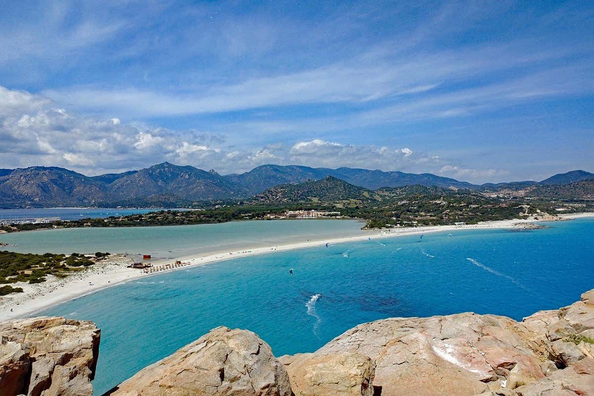 Spiaggia di Porto Giunco Foto: Stephanie Albert via Pixabay 