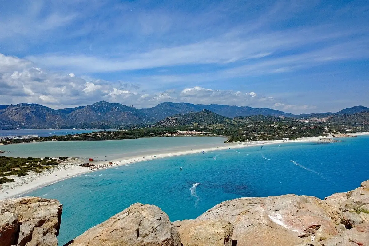 Spiaggia di Porto Giunco Foto: Stephanie Albert via Pixabay