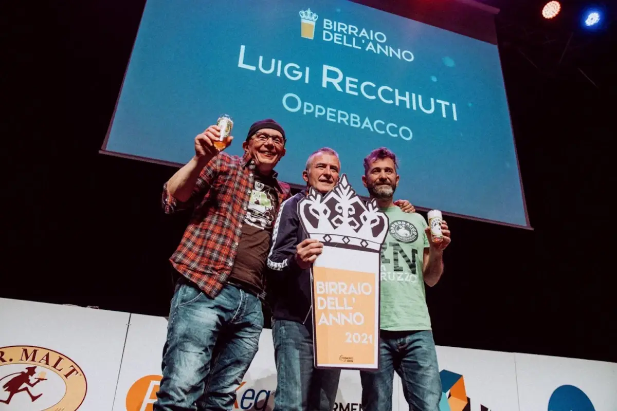 La premiazione di Luigi Recchiuti&nbsp; Luigi Recchiuti di Opperbacco &egrave; il miglior birraio del 2021