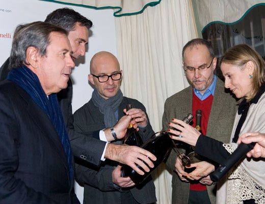 da sinistra: Gaetano Marzotto (presidente Gruppo vinicolo Santa Margherita), Ettore Nicoletto (amministratore delegato Gruppo vinicolo Santa Margherita), Frediano Tavano (3° classificato), Lorenzo Franchini (1° classificato) e Simonetta Pignotti (2ª classificata)