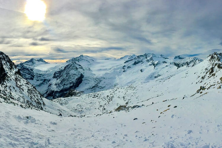 Apre il rifugio Panorama 3.000 Glacier  Neve e brindisi Ferrari al Passo Presena