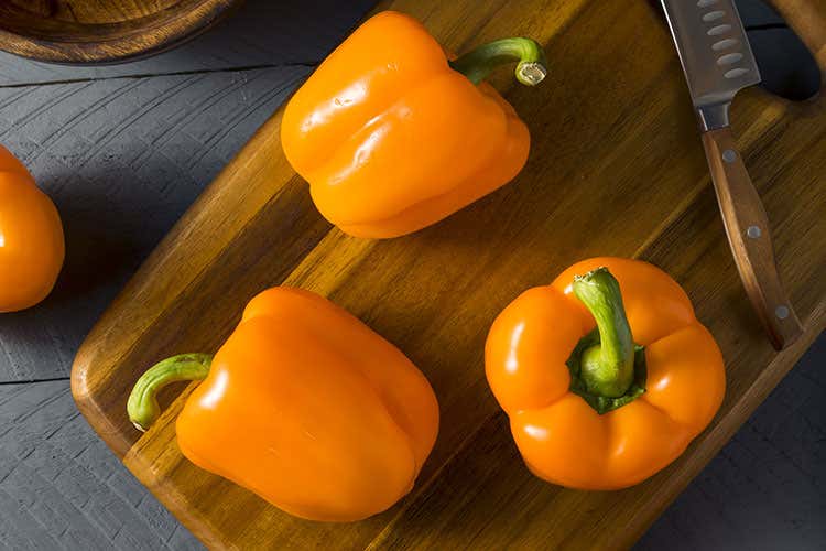 peperoni arancioni sono la fonte di gran lunga più ricca del pigmento carotenoide che dà loro il colore - Prevenire la cecità in età avanzata? Mangiare peperoni giallo-arancio peperoni arancioni sono la fonte di gran lunga più ricca del pigmento carotenoide che dà loro il colore - Prevenire la cecità in età avanzata? Mangiare peperoni giallo-arancio