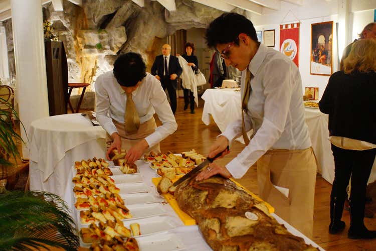Prima tappa del Giro d’Italia dei sapori Maglia rosa alla cucina dell’Alta Murgia Prima tappa del Giro d’Italia dei sapori Maglia rosa alla cucina dell’Alta Murgia