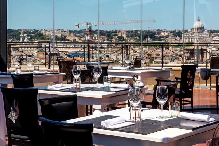 (Sfida tra cuochi a suon di musica Prima tappa per la Sina Hotels Cup)