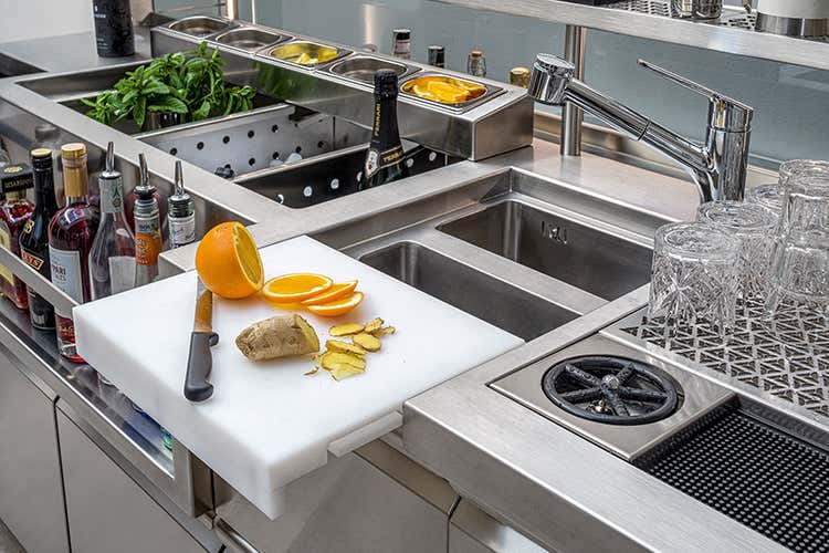 Prisma Cocktail Station Performance in movimento