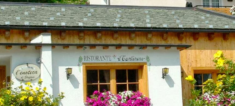 Il ristorante stellato Il Cantinone durante la bella stagione (Prodotti tipici, tecniche dal mondo Il segreto di Masanti a Il Cantinone)
