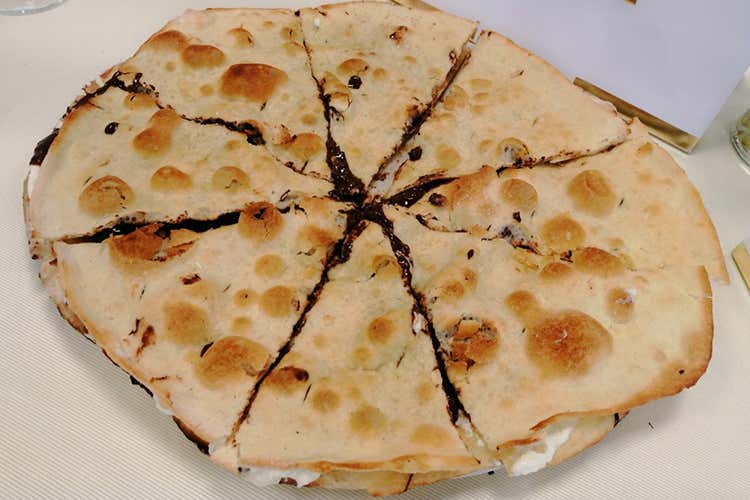 La pizza al cioccolato (Coltivare la cultura del cioccolato Intesa Gambero Rosso-Domori) La pizza al cioccolato (Coltivare la cultura del cioccolato Intesa Gambero Rosso-Domori)