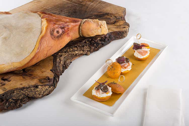 Il Prosciutto di Carpegna è un ottimo ingrediente nella preparazione di fantasiose ricette, ma è adatto ad essere degustato anche da solo (Prosciutto di Carpegna Dop Salume marchigiano dal gusto unico)